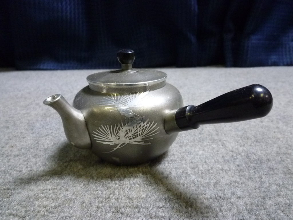 大阪市鶴見区にて茶道具の錫製急須を買取させて頂いたクリニーズの不用品買取事例
