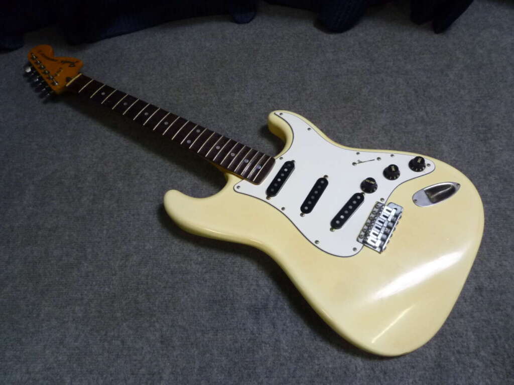 大阪府大阪市にてFender Japan ストラトキャスタータイプ ST72-70Rを買取させていただいたクリニーズの不用品買取事例