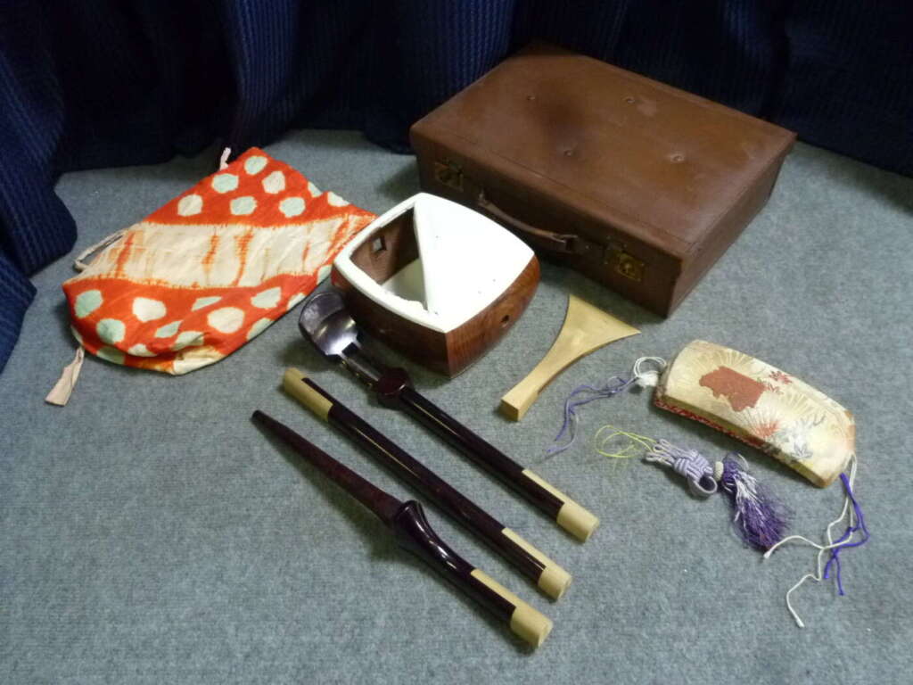 大阪市天王寺区にて伝統和楽器 三味線 竿 胴 邦楽 ケース付きを買取させていただいたクリニーズの不用品買取事例