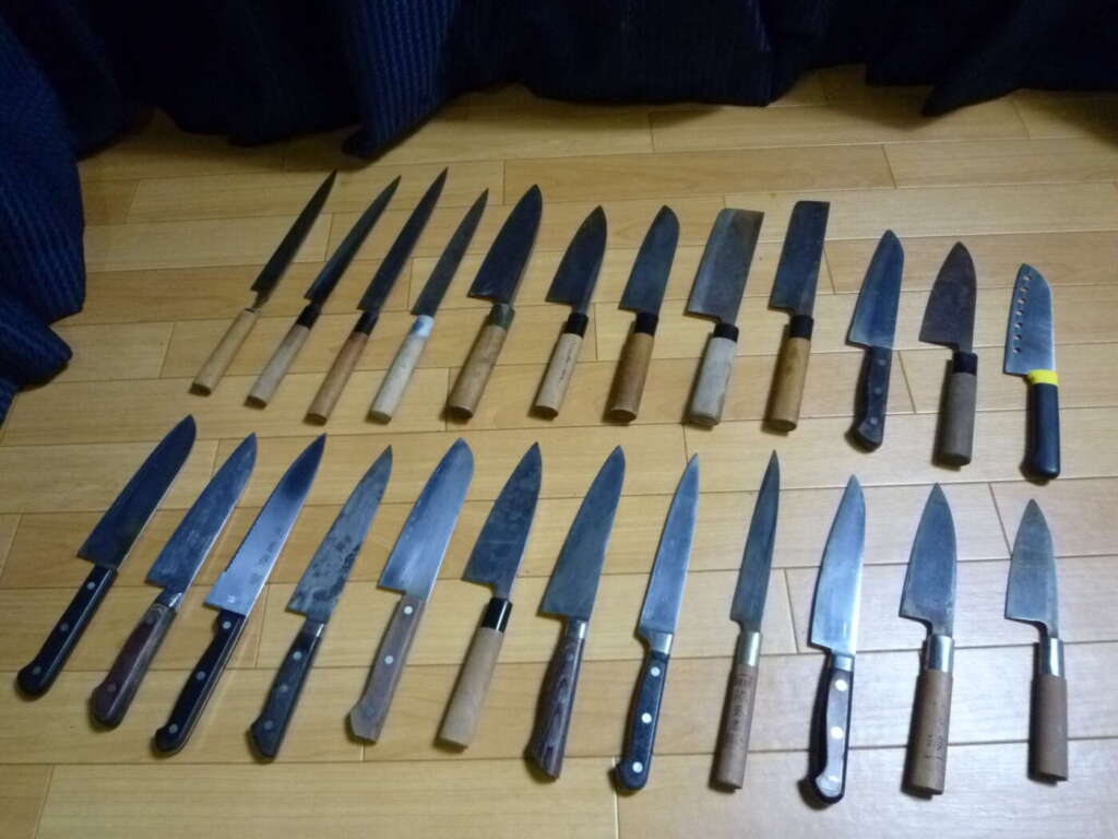 大阪市城東区にて料理包丁 哲弘 作 王冠白鷺 堺秀岳 作 堺和彦 作など24本セットを買取させていただいたクリニーズの不用品買取事例