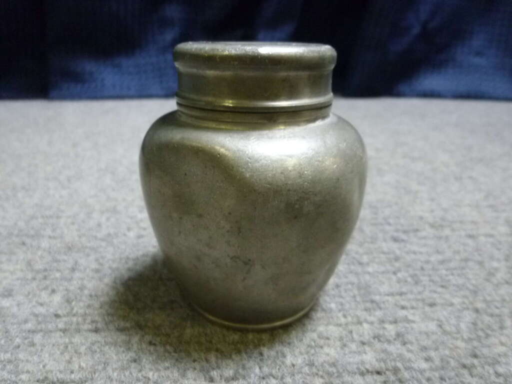 奈良県大和郡山市にて茶道具 茶入 古錫 茶壺を買取させていただいたクリニーズの不用品買取事例