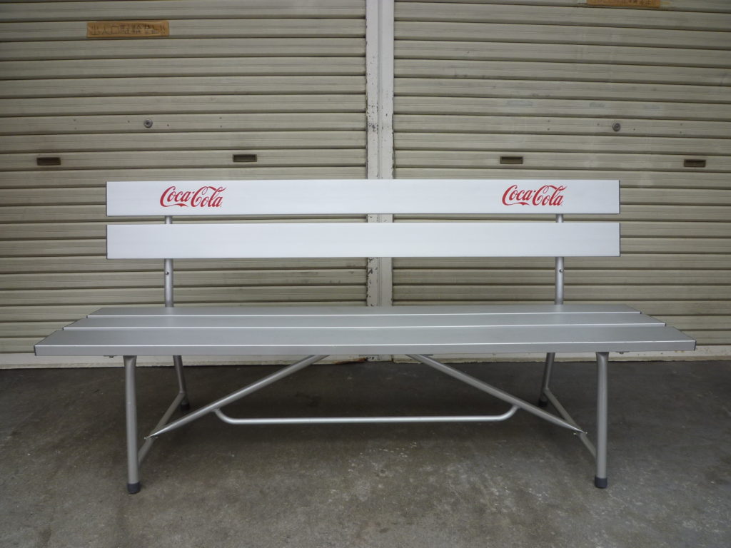 大阪市浪速区でCoca Cola コカコーラのアルミベンチを買取させて頂いたクリニーズの不用品買取事例 1