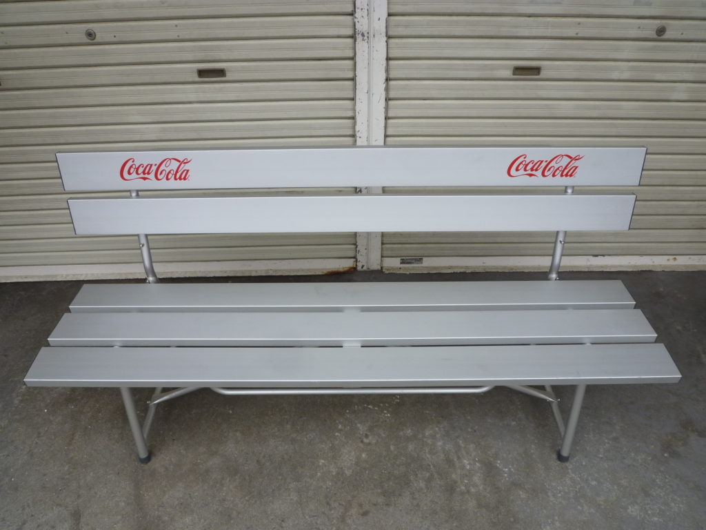 大阪市浪速区でCoca Cola コカコーラのアルミベンチを買取させて頂いたクリニーズの不用品買取事例 2
