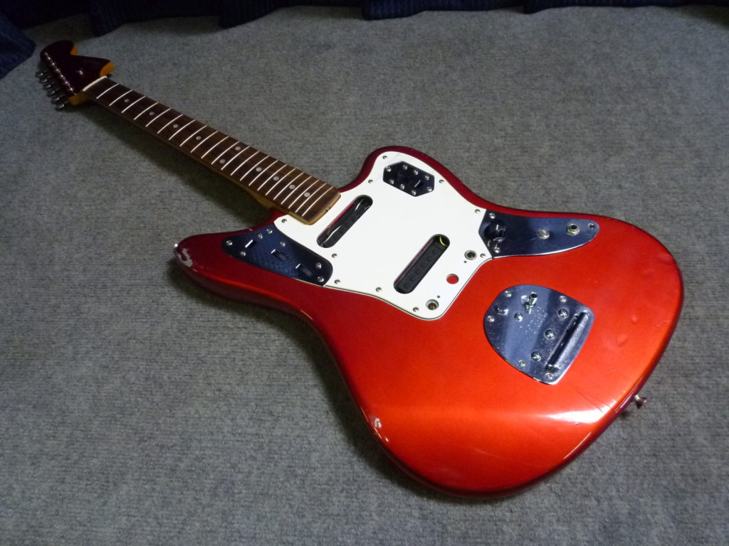 大阪府貝塚市にて Fender フェンダー JAGUAR エレキギターを買取させて頂いたクリニーズの不用品買取事例