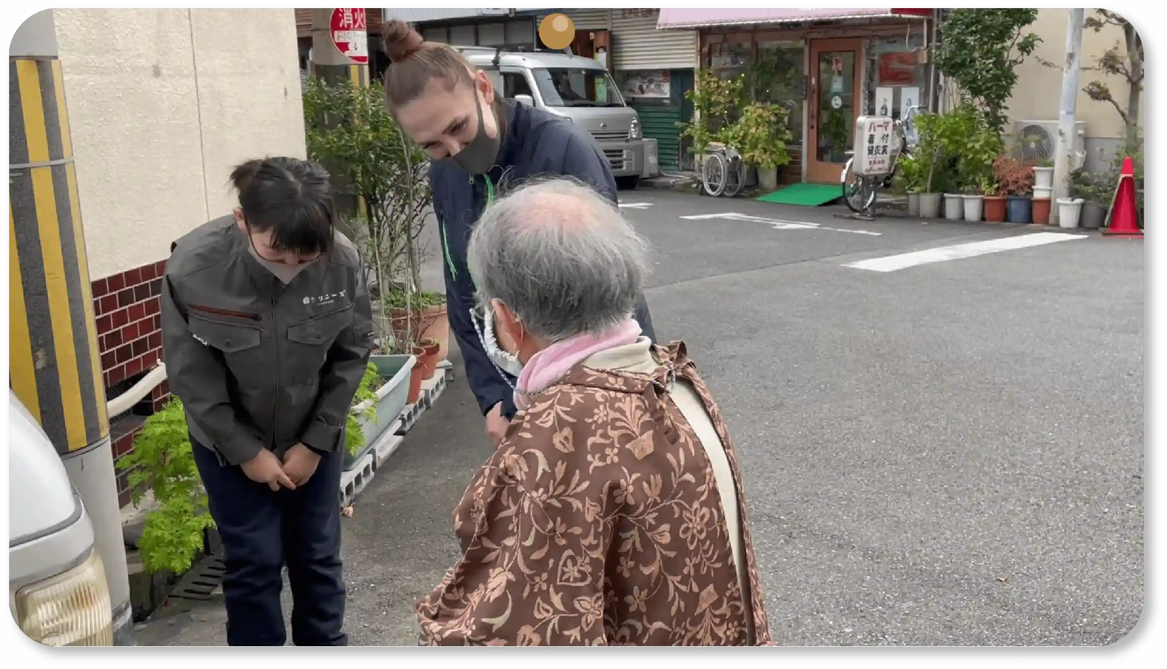 残置物撤去作業後のクリニーズスタッフ