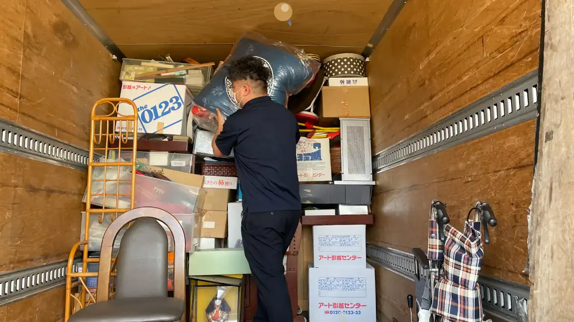 クリニーズの遺品整理は「故人様の遺品が廃棄されるのではなく、誰かに喜んで頂けるお品となる。」通常では廃棄となるご遺品を極限まで分別し再使用・再資源化致します。