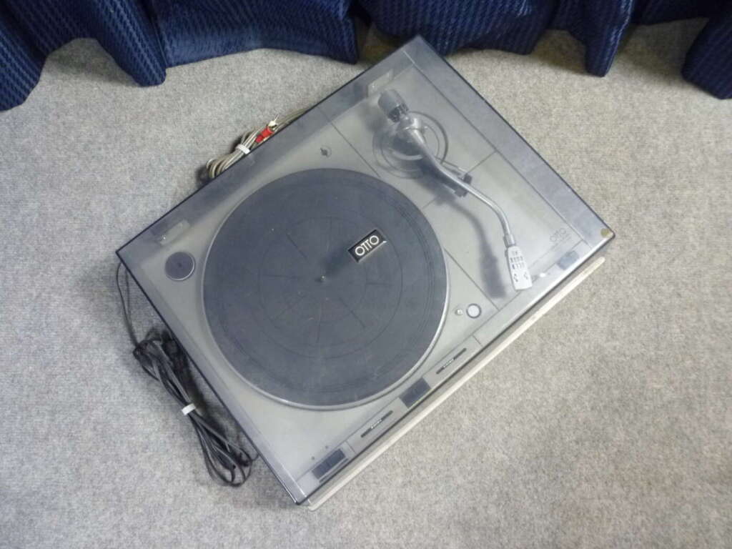 大阪市淀川区にて三洋電機 OTTO レコードプレーヤー TP500を買取させていただいたクリニーズの不用品買取事例