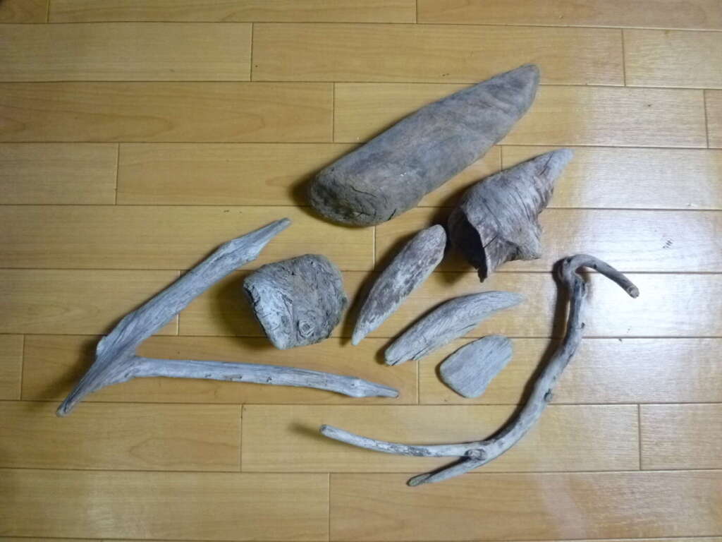 泉北郡忠岡町にて流木 8点セットを買取させていただいたクリニーズの不用品買取事例