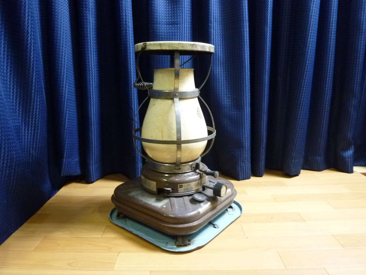 三島郡島本町にて東芝石油ストーブKSW-50HS しん上下式 対流形 昭和レトロダルマストーブを買取させていただいたクリニーズの不用品買取事例