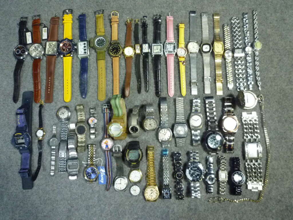 大阪府豊中市にて腕時計 G-SHOCK ディズニーなど50本セットを買取させていただいたクリニーズの不用品買取事例