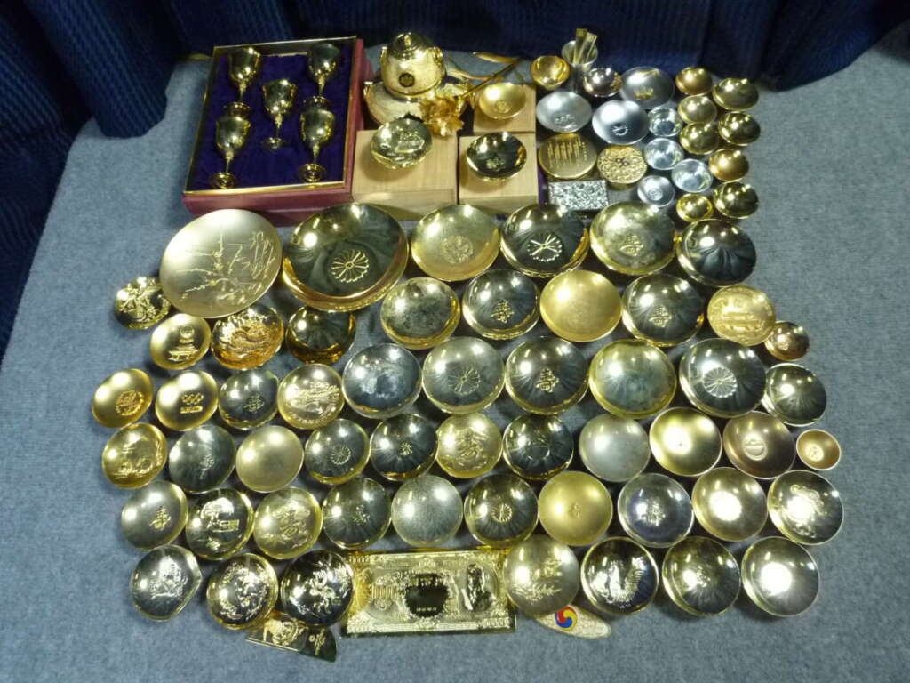 兵庫県芦屋市にて金杯 さかずき 盃 セット9.3kgを買取させていただいたクリニーズの買取事例