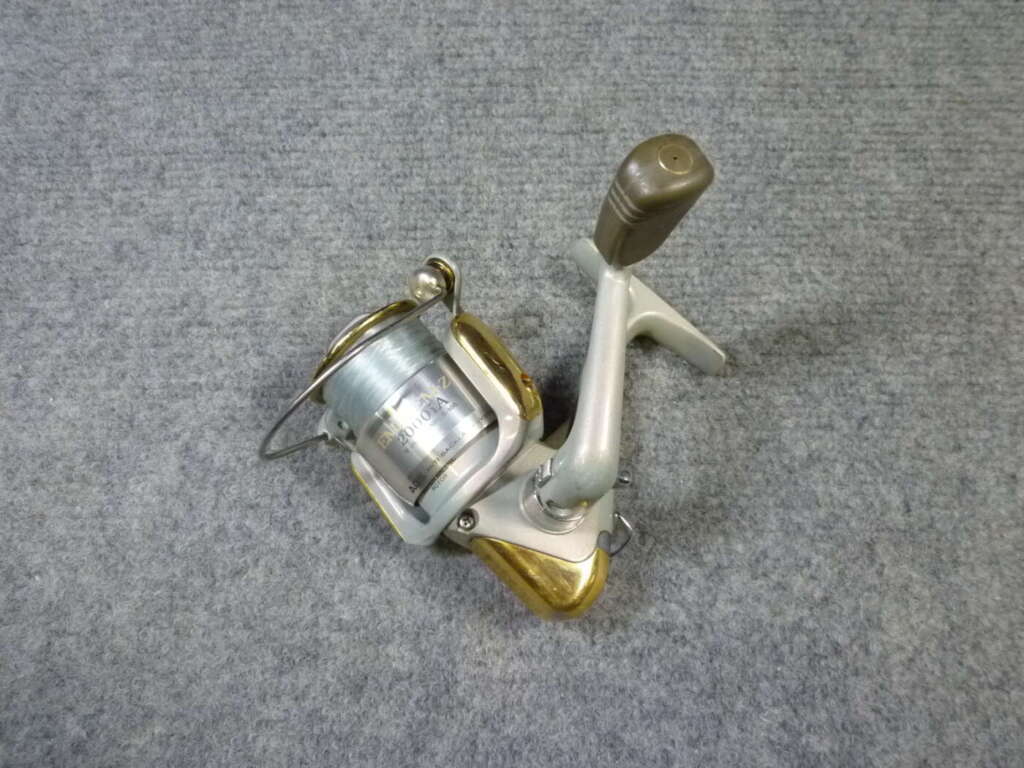 大阪府摂津市にてDaiwa ダイワ EMBLEM-Z エンブレム 2000iA スピニングリールを買取させていただいたクリニーズの買取事例