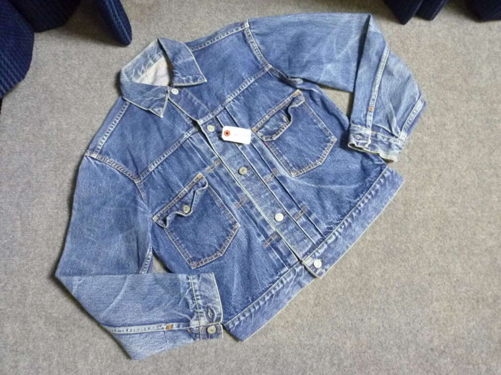 奈良県葛城市にてLevi's リーバイス 上着 デニムジャケット 17を買取させていただいたクリニーズの不用品買取事例