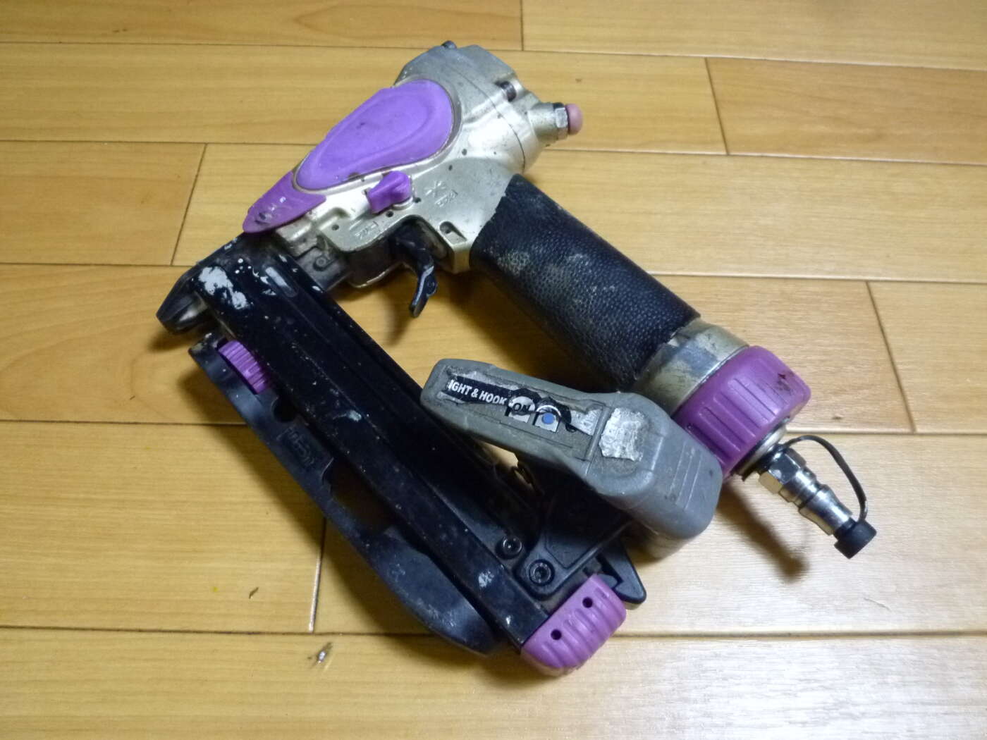 大阪府高石市にて日立工機 常圧 エアタッカ N2504M ステープル幅4mmを買取させていただいたクリニーズの買取事例