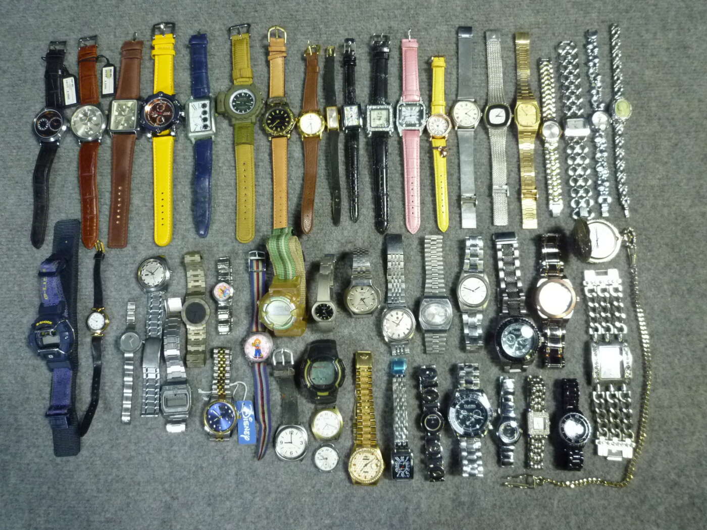 大阪府豊中市にて腕時計 G-SHOCK ディズニーなど50本セットを買取させていただいたクリニーズの不用品買取事例