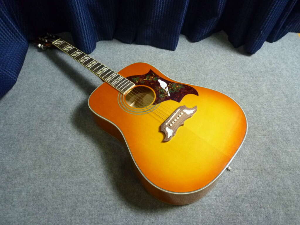 北葛城郡広陵町にてEpiphone Dove PRO Violinburst ダブ エレアコギターを買取させていただいたクリニーズの不用品買取事例