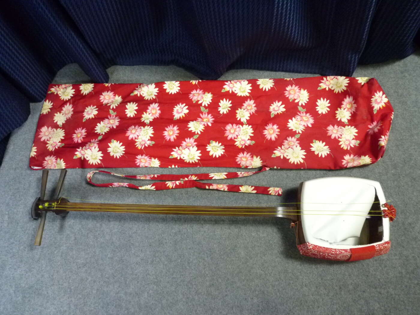 久世郡久御山町にて三味線 つる屋 布袋付きを買取させていただいたクリニーズの不用品買取事例