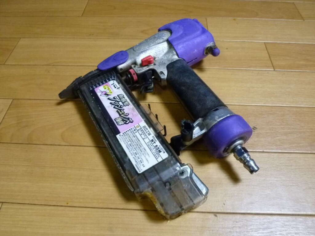 大阪市城東区にて日立工機 エアー工具 常圧 55mm 仕上釘打機 NT55Mを買取させていただいたクリニーズの不用品買取事例