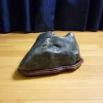 京都府京都市にて鑑賞石 水石 奇石 台付き 3.7㎏を買取させていただいたクリニーズの不用品買取事例