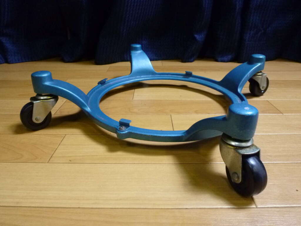 兵庫県芦屋市にてコウケントー 照明用キャスター 一号器専用キャスタースタンドを買取させていただいたクリニーズの不用品買取事例