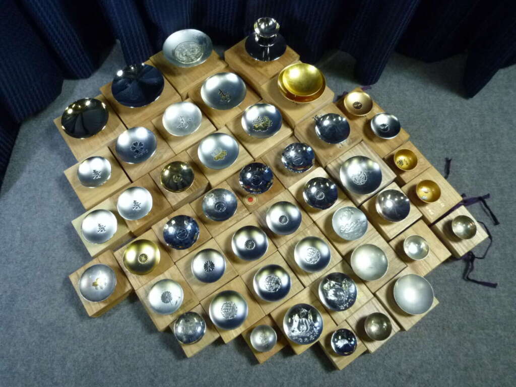 大阪府箕面市にて盃 金メッキ杯 銀メッキ杯 ４９点まとめてを買取させていただいたクリニーズの不用品買取事例