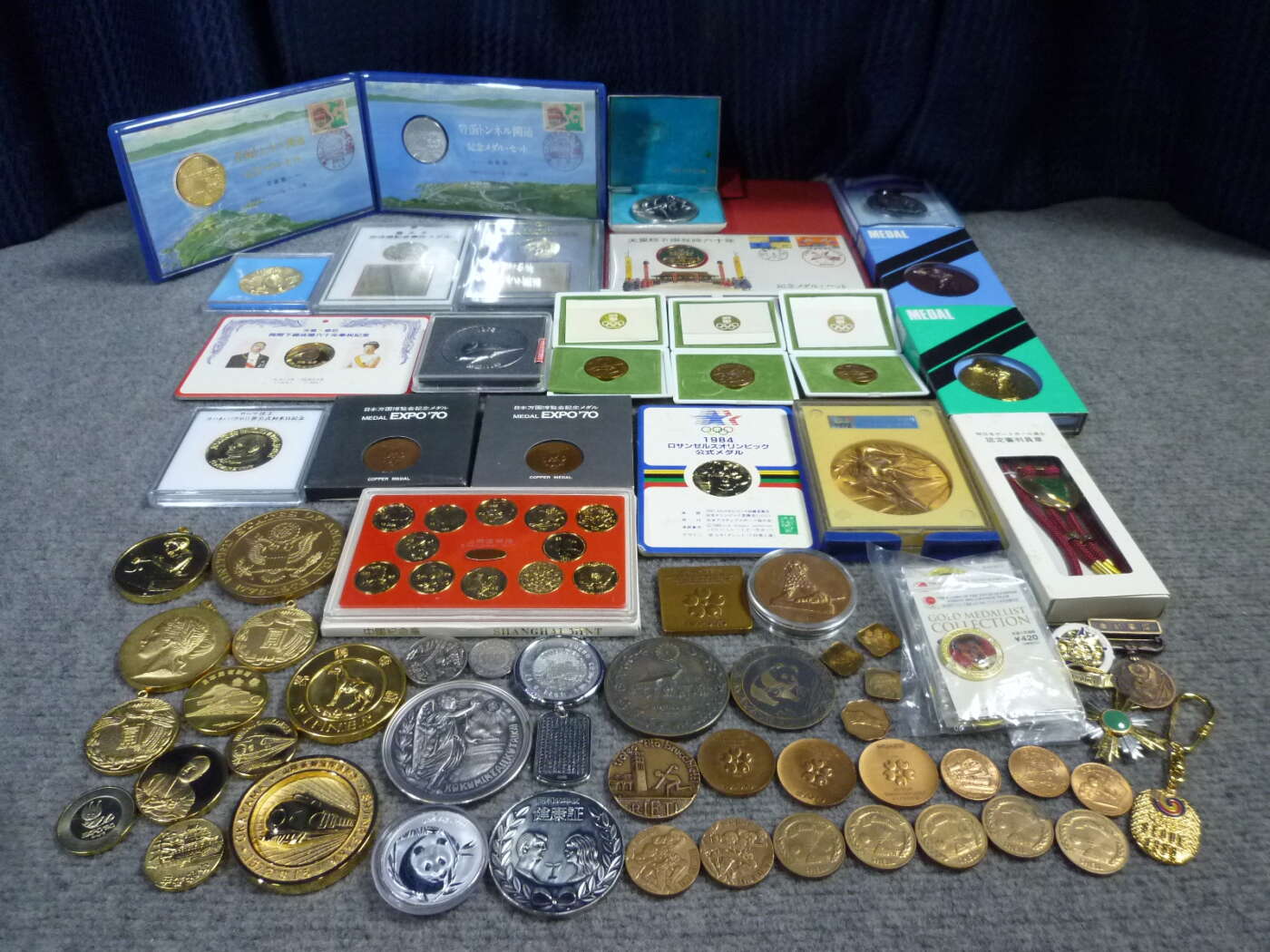 生駒郡平群町にて記念メダル オリンピック EXPO 新幹線など一式を買取させていただいたクリニーズの不用品買取事例