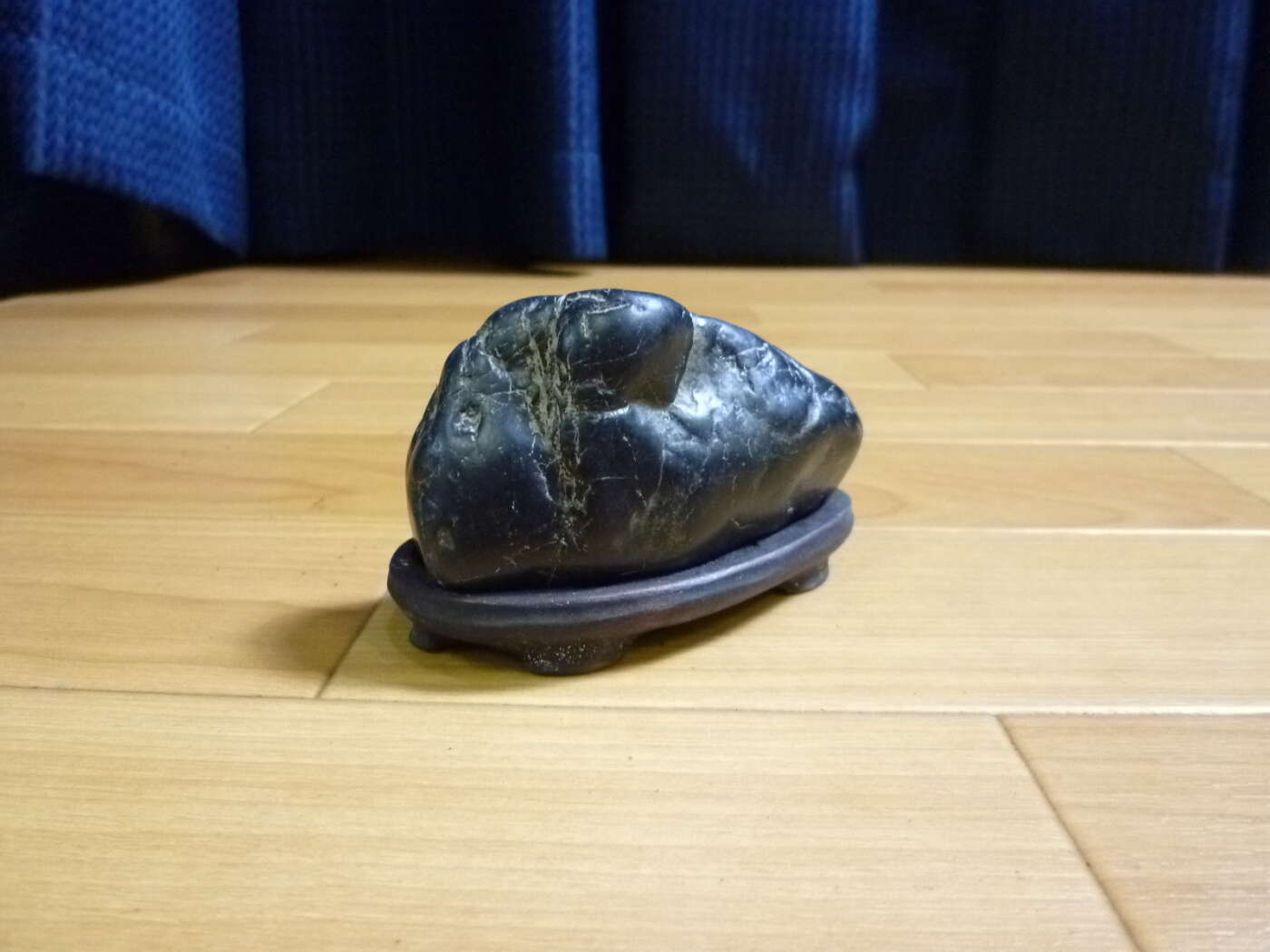 大阪市阿倍野区にて鑑賞石 水石 自然石 天然石 奇岩 日本文化 和文化 風景 置物 台付き 0.2㎏を買取させていただいたクリニーズの不用品買取事例