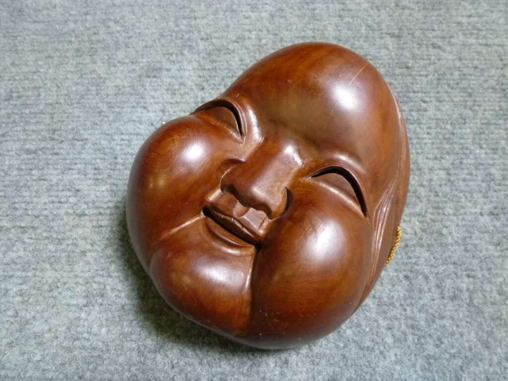 大阪府高石市にてお面 おかめ 木製 お多福 民芸品を買取させていただいたクリニーズの不用品買取事例