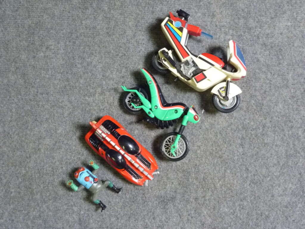 大阪府八尾市にてフィギュア 仮面ライダー BLACK ブラックバトルホッパーなど4点セットを買取させていただいたクリニーズの不用品買取事例