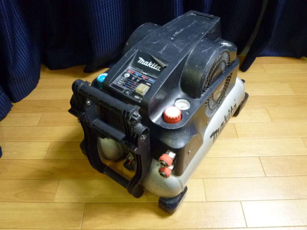 大阪府泉佐野市にてマキタ makita エアコンプレッサー 16リットル AC430XHを買取させていただいたクリニーズの不用品買取事例
