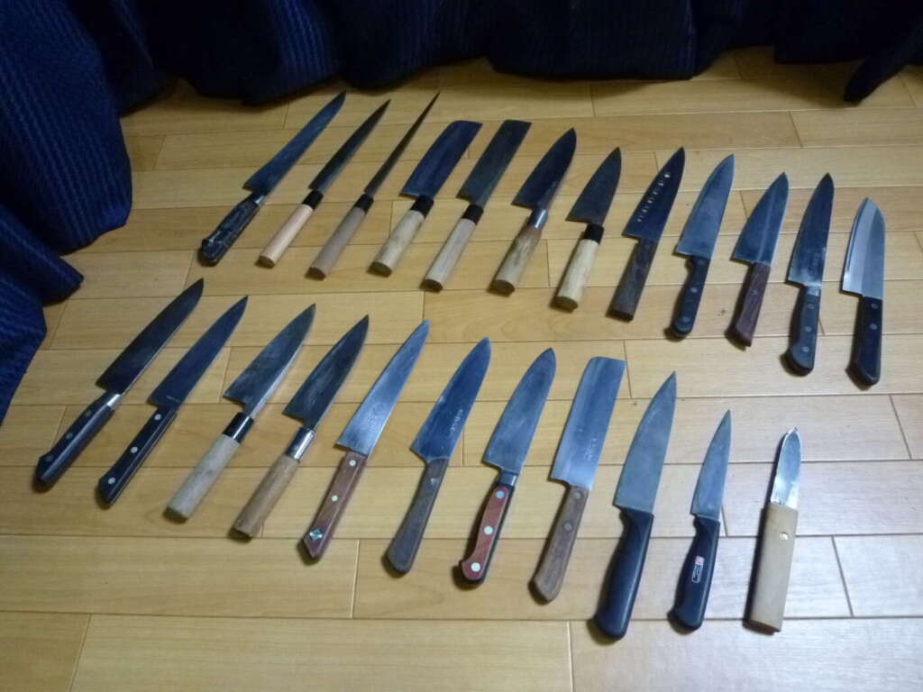 大阪府泉大津市にて料理包丁 美味工房 堺上道作 哲弘 堺忠信など２４本セットを買取させていただいたクリニーズの不用品買取事例