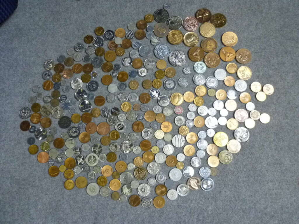 大阪府東大阪市にて記念メダル EXPO85 沖縄記念メダル オリンピックなど約4kgを買取させていただいたクリニーズの不用品買取事例