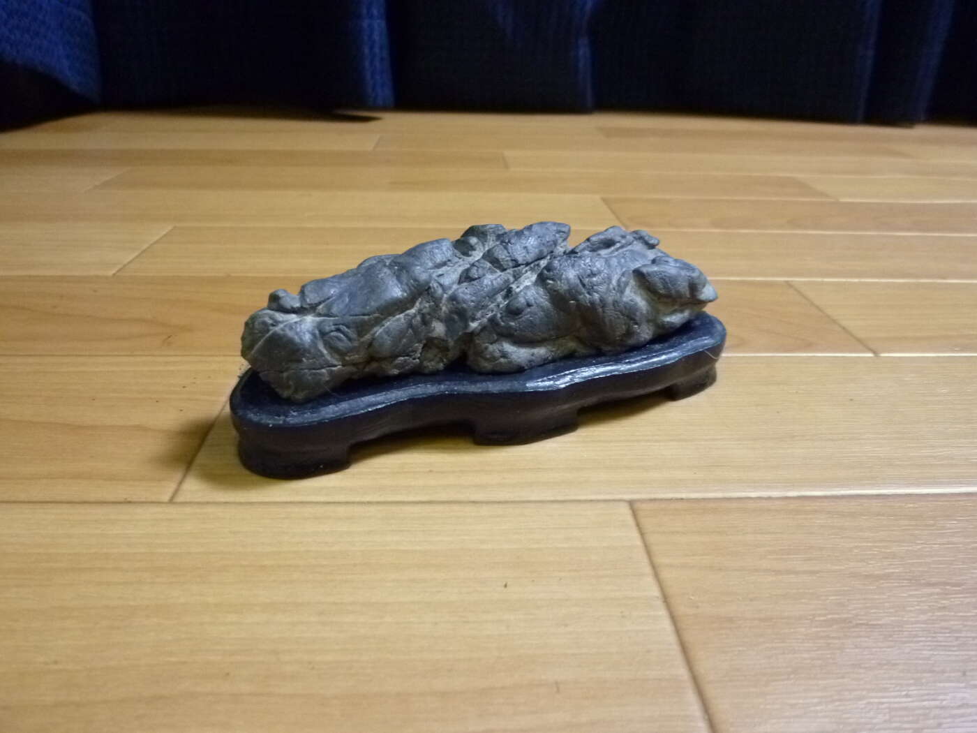 生駒郡安堵町にて鑑賞石 水石 自然石 天然石 奇岩 日本文化 置物 台付き 0.2㎏を買取させていただいたクリニーズの不用品買取事例