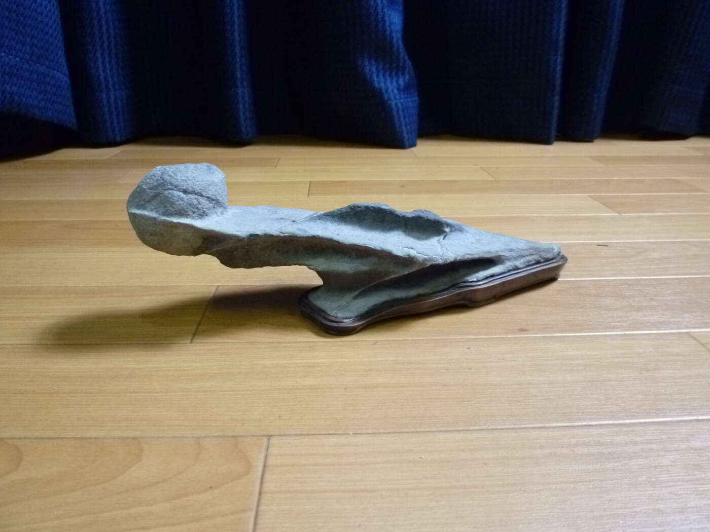 川辺郡猪名川町にて鑑賞石 水石 自然石 天然石 日本文化 置物 台付き 0.8㎏を買取させていただいたクリニーズの不用品買取事例