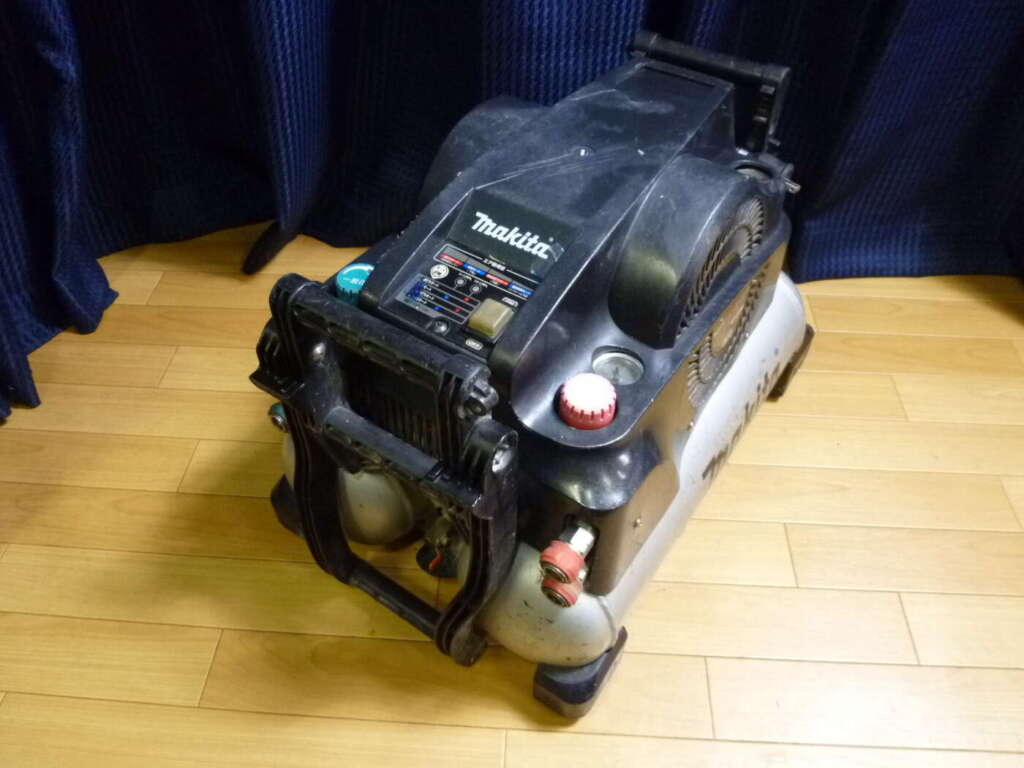 堺市中区にてマキタ makita エアコンプレッサー AC430XHを買取させていただいたクリニーズの不用品買取事例