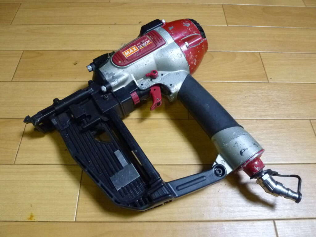 大阪市西成区にてマックス MAX エアネイラ 常圧フロアタッカ TA-557F957Tを買取させていただいたクリニーズの不用品買取事例