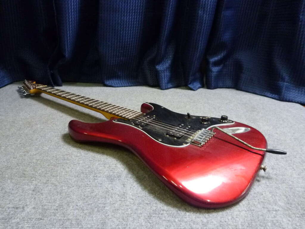 奈良県生駒市にてSquier ストラトキャスター エレキギター SQ ギターを買取させていただいたクリニーズの不用品買取事例