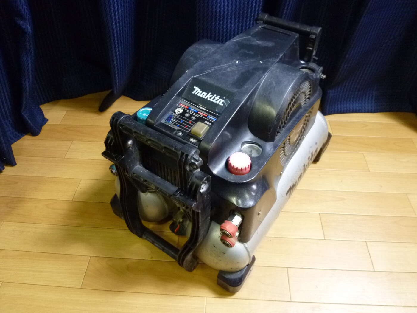 堺市中区にてマキタ makita エアコンプレッサー AC430XHを買取させていただいたクリニーズの不用品買取事例
