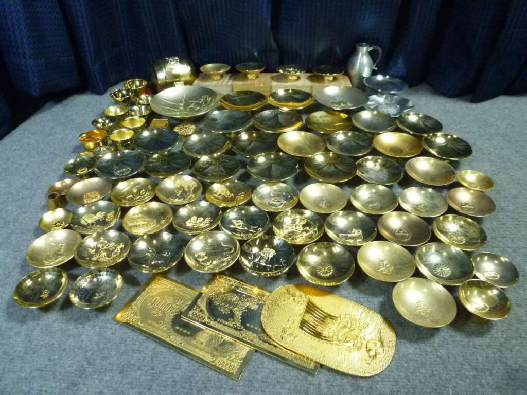 磯城郡三宅町にてさかずき 盃 46個 金杯 銀杯 約8.5kg 金メッキ 銀メッキ 24KGP等一式セットを買取させていただいたクリニーズの不用品買取事例