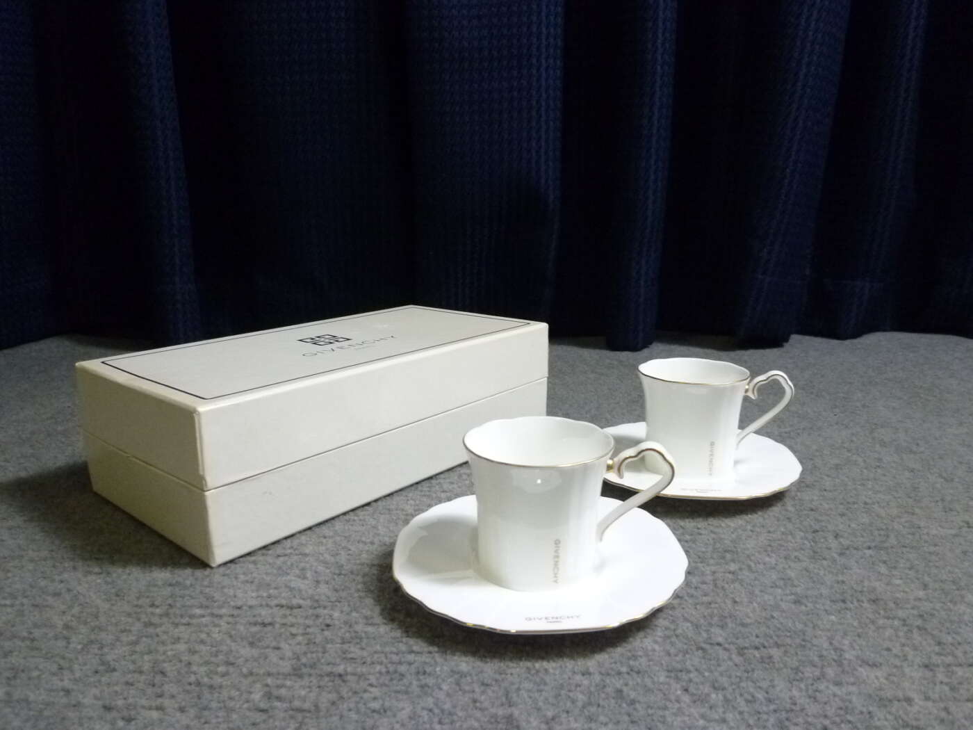 高市郡明日香村にてGIVENCHY ジバンシー カップ&ソ―サ―2客セットを買取させていただいたクリニーズの不用品買取事例
