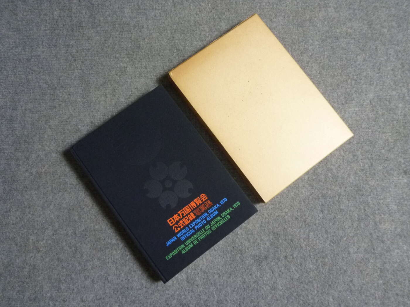 大阪市福島区にて日本万国博覧会公式記録写真集1970万博を買取させていただいたクリニーズの不用品買取事例
